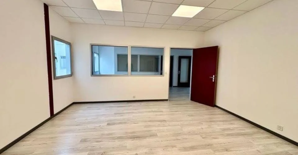 Le-Mont en Budron achetez vos bureaux à CHF 1500-m2 ! 330 m2 libres.
