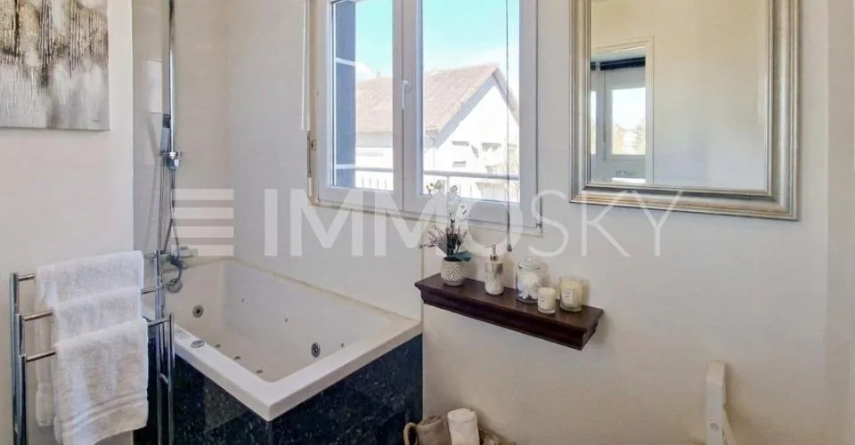 Spacieux bureau en duplex à Perroy
