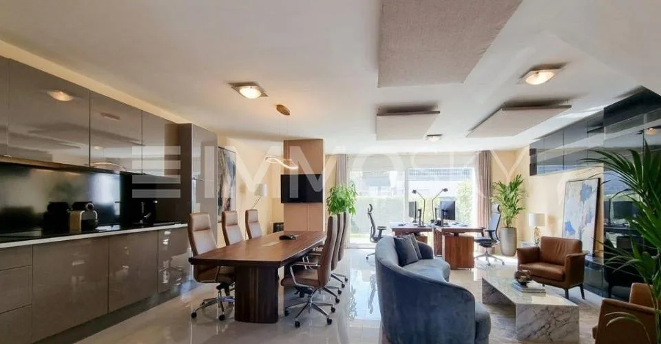 Spacieux bureau en duplex à Perroy