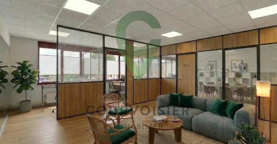 Espace multi-fonction idéal pour créer un lieu de co-working
