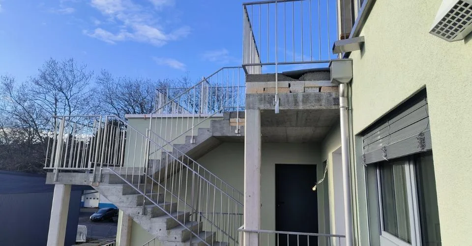 Surface administrative avec balcon - 2ème étage - Projet neuf