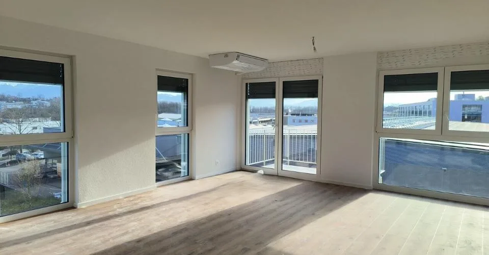 Surface administrative avec balcon - 2ème étage - Projet neuf