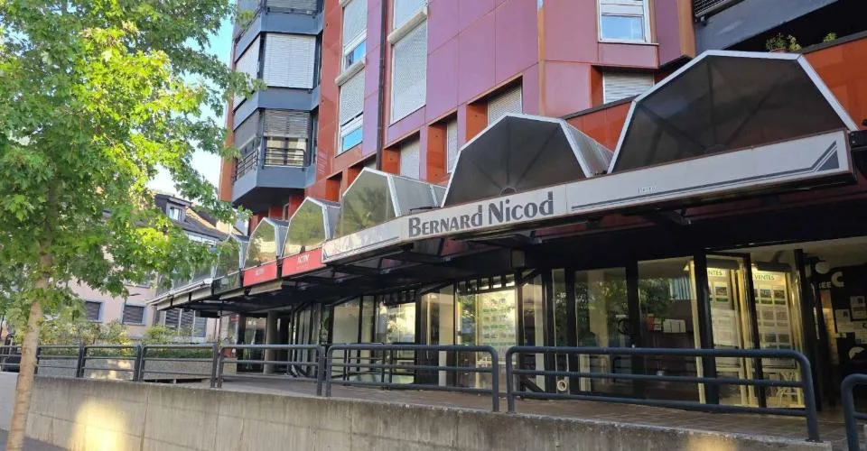 Bureau + dépôt – Plein centre-ville