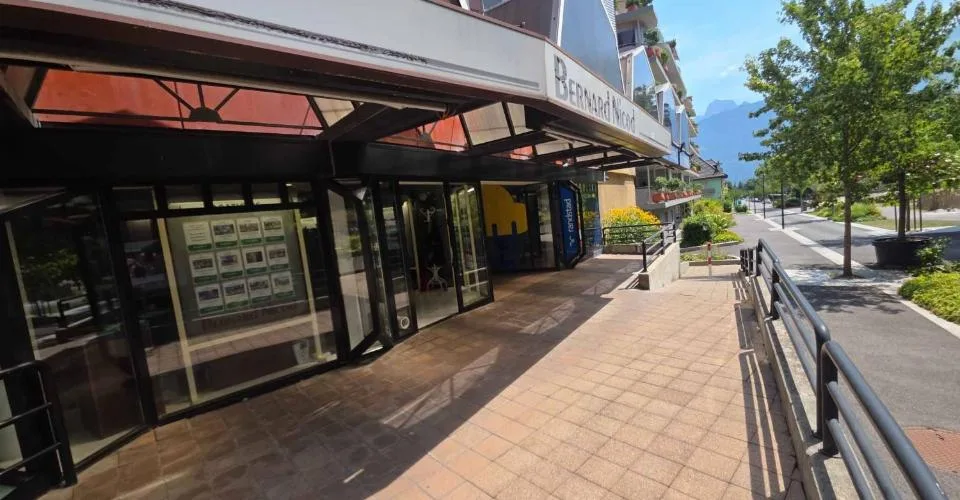 Bureau + dépôt – Plein centre-ville