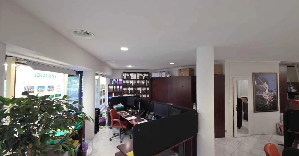 Bureau + dépôt – Plein centre-ville