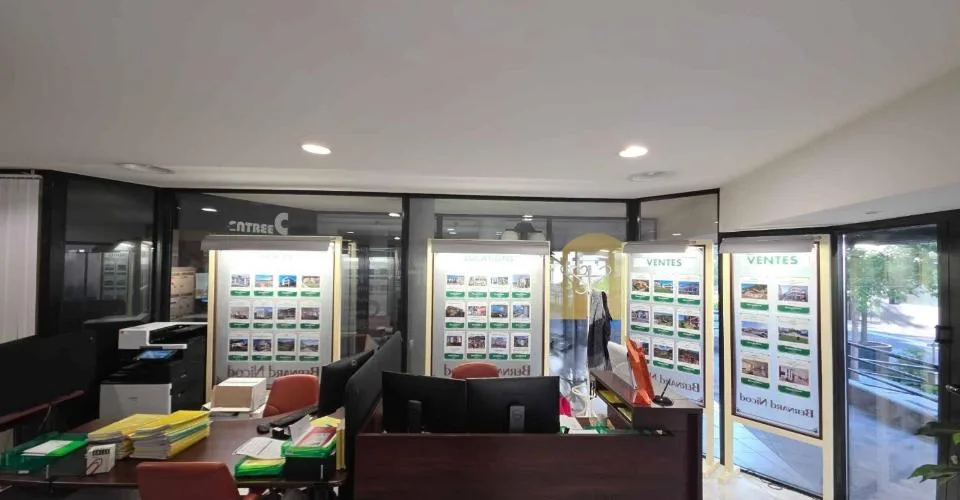 Bureau + dépôt – Plein centre-ville