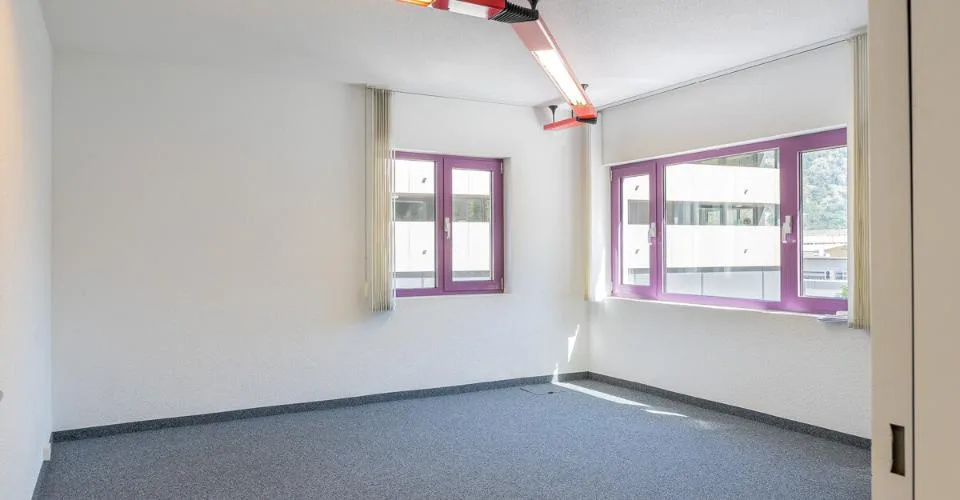 Espaces de bureaux et atelier divisibles, idéalement situés à Viège.