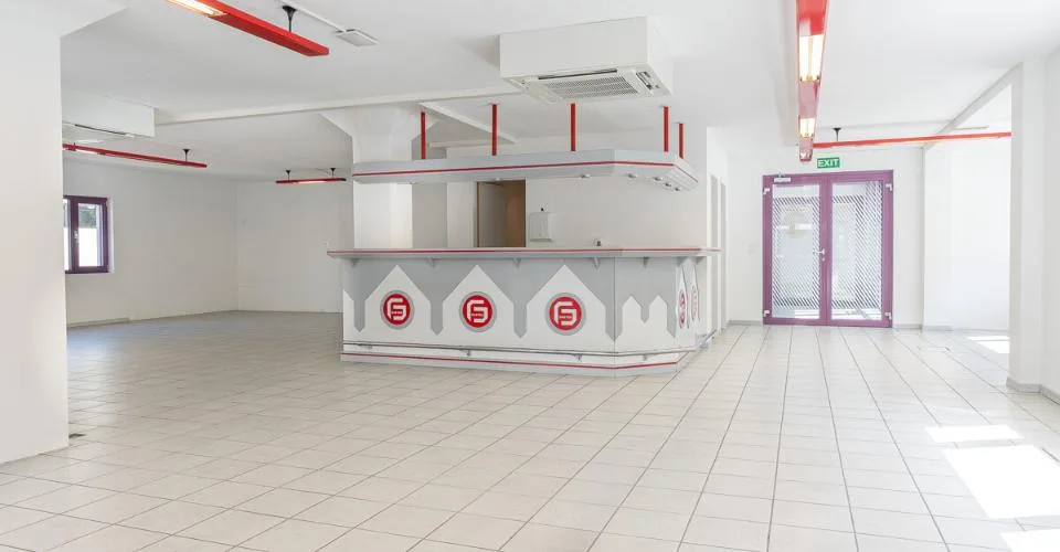 Espaces de bureaux et atelier divisibles, idéalement situés à Viège.