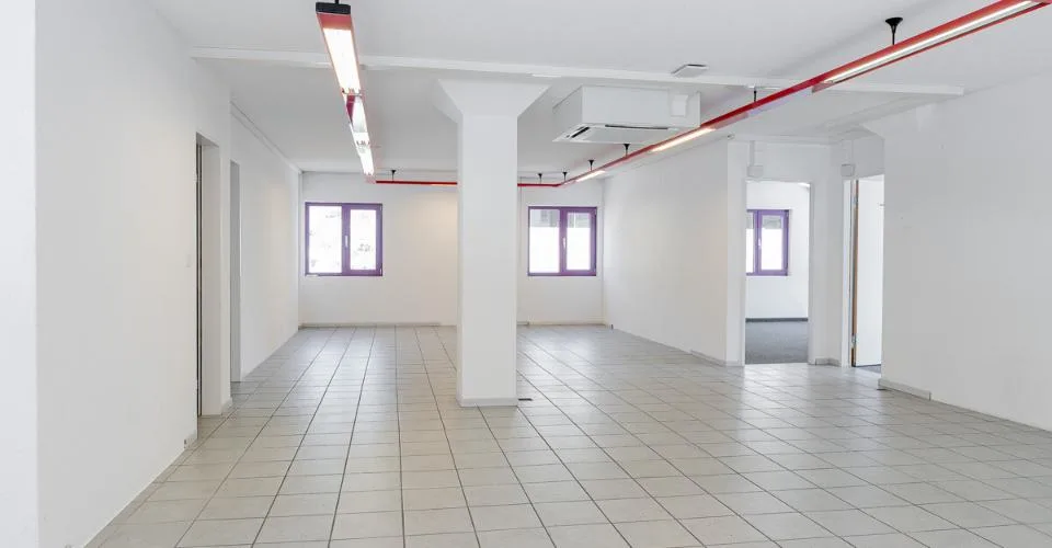 Espaces de bureaux et atelier divisibles, idéalement situés à Viège.