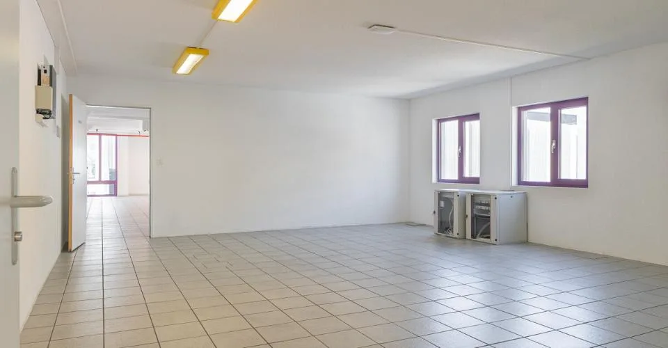 Espaces de bureaux et atelier divisibles, idéalement situés à Viège.