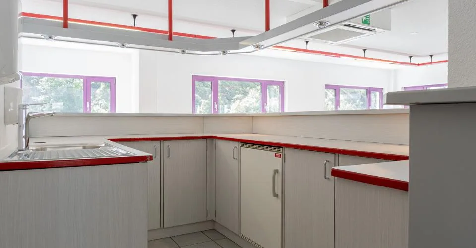Espaces de bureaux et atelier divisibles, idéalement situés à Viège.