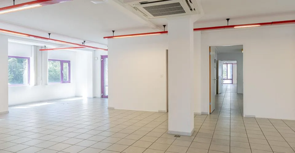 Espaces de bureaux et atelier divisibles, idéalement situés à Viège.