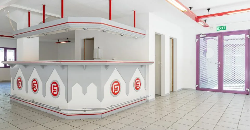 Espaces de bureaux et atelier divisibles, idéalement situés à Viège.