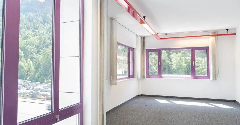 Espaces de bureaux et atelier divisibles, idéalement situés à Viège.