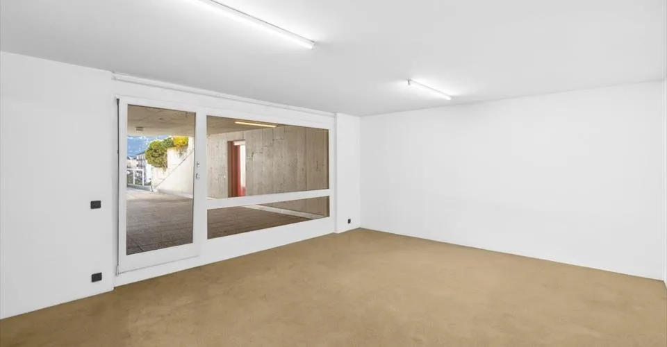 Belle surface polyvalente à vendre au coeur de Sion