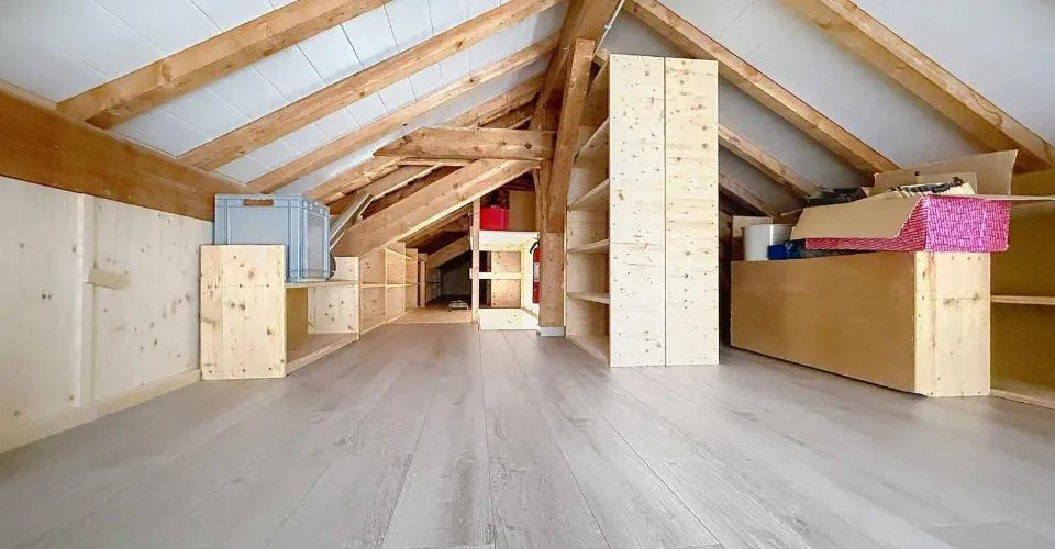 Bureaux spacieux avec 12 places de parc