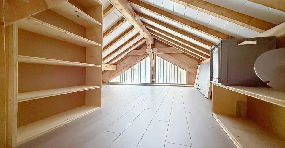Bureaux spacieux avec 12 places de parc