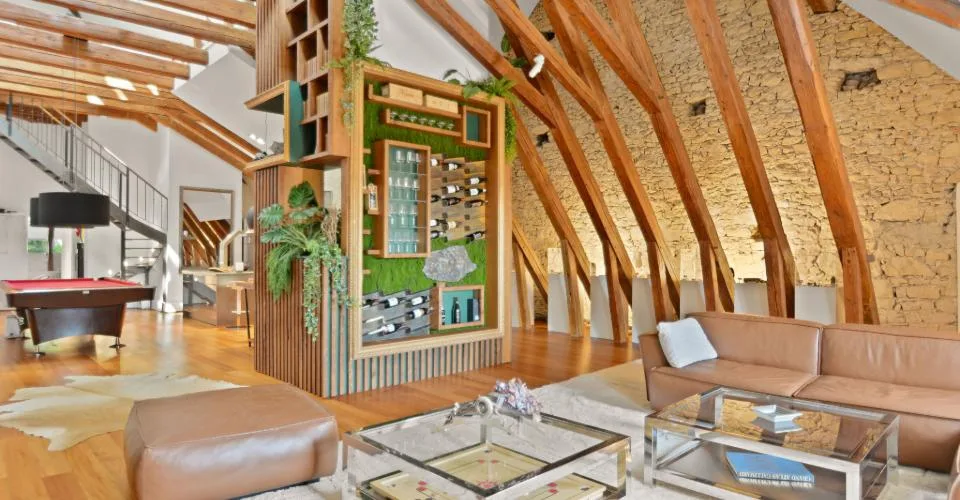APPARTEMENT D'EXCEPTION AU COEUR DU CHÂTEAU DE PESEUX