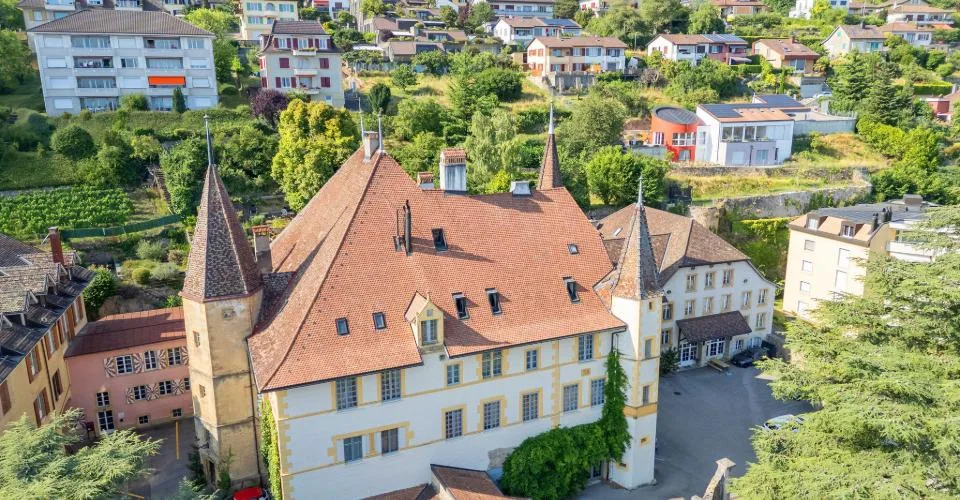 APPARTEMENT D'EXCEPTION AU COEUR DU CHÂTEAU DE PESEUX