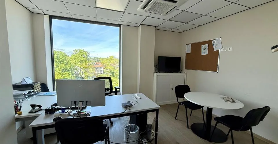 1226 THONEX - Bureaux de 305 m2 au 3ème étage d'un immeuble moderne