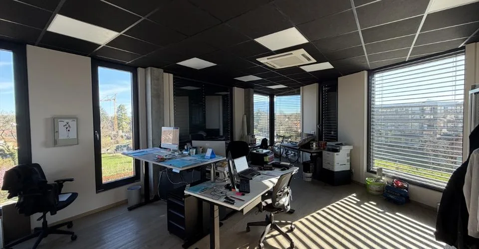 1226 THONEX - Bureaux de 305 m2 au 3ème étage d'un immeuble moderne