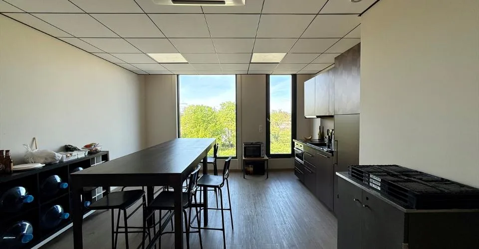 1226 THONEX - Bureaux de 305 m2 au 3ème étage d'un immeuble moderne