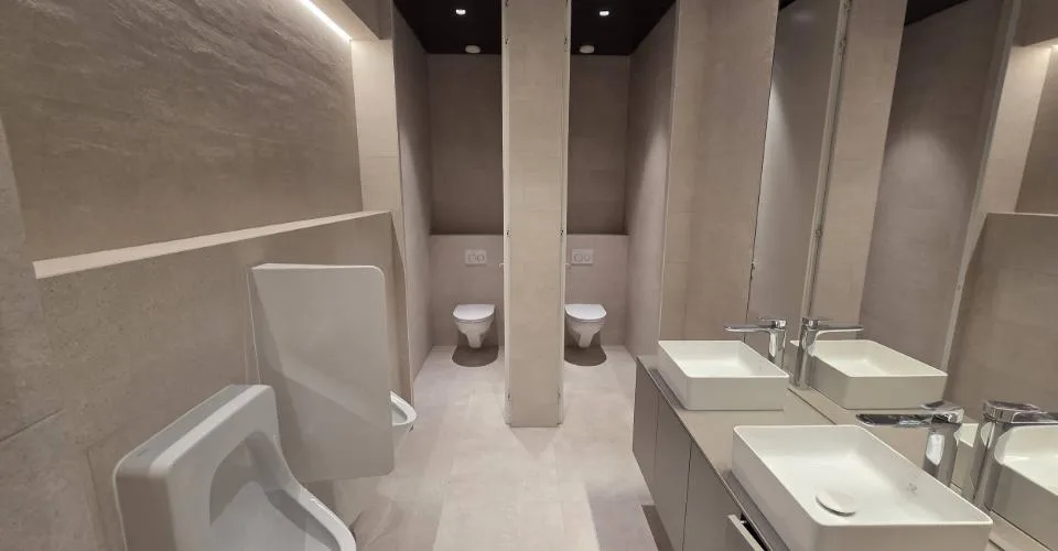 3 luxueux bureaux neuf et 3 dépôts à vendre