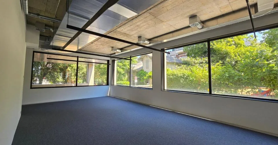 3 luxueux bureaux neuf et 3 dépôts à vendre