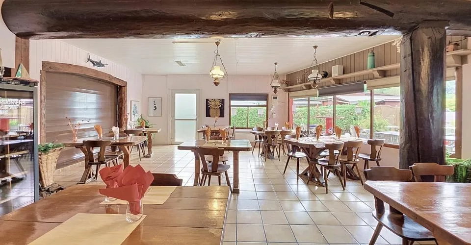 Opportunité rare : café-restaurant proche du lac à Cheyres - FR