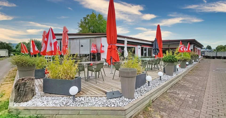 Opportunité rare : café-restaurant proche du lac à Cheyres - FR