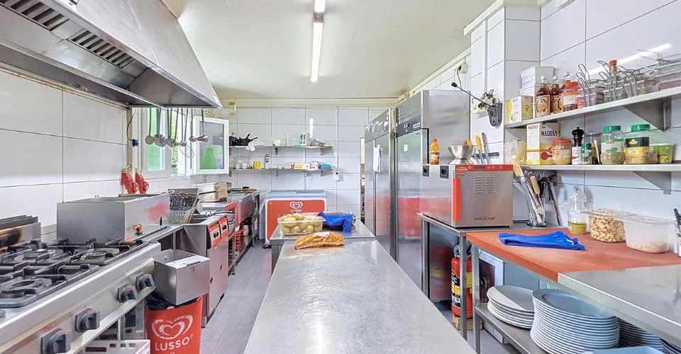 Opportunité rare : café-restaurant proche du lac à Cheyres - FR