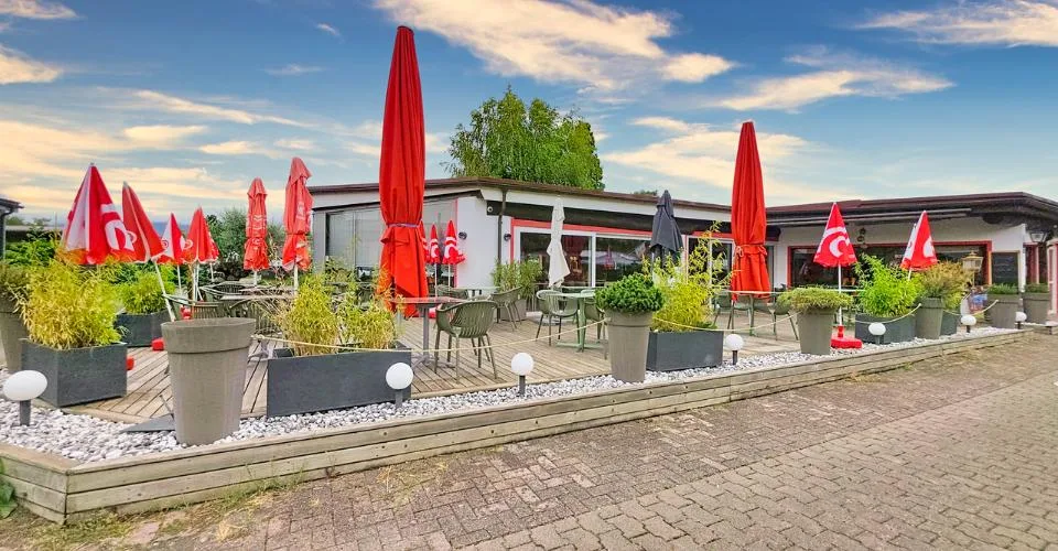 Opportunité rare : café-restaurant proche du lac à Cheyres - FR