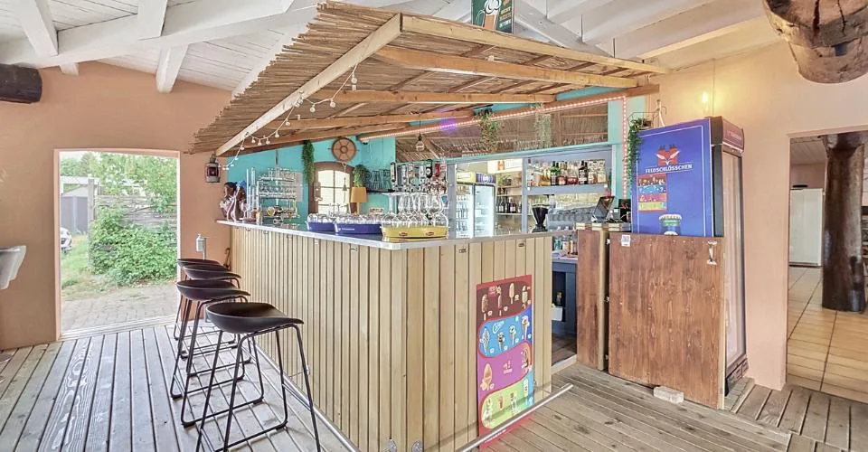 Opportunité rare : café-restaurant proche du lac à Cheyres - FR