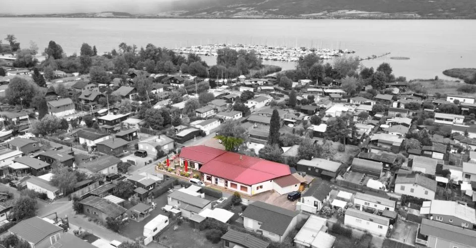 Opportunité rare : café-restaurant proche du lac à Cheyres - FR