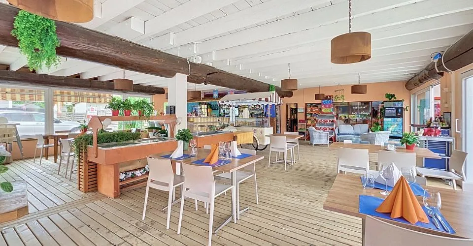 Opportunité rare : café-restaurant proche du lac à Cheyres - FR