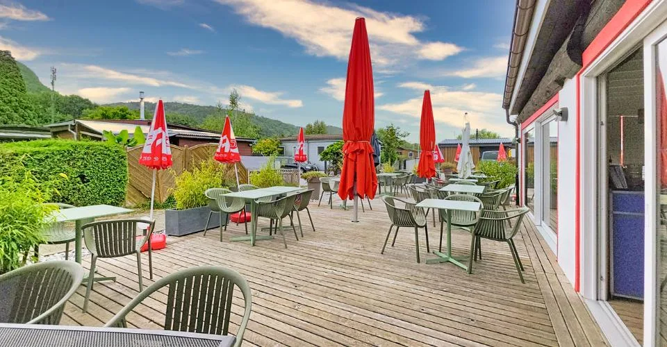 Opportunité rare : café-restaurant proche du lac à Cheyres - FR