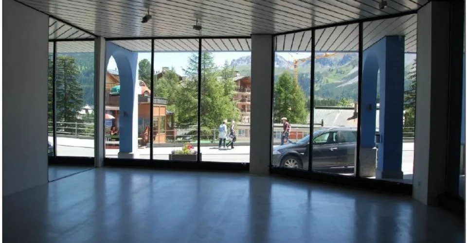 Ladenlokal im Zentrum Obersee mit über 8m Fensterfront in Arosa