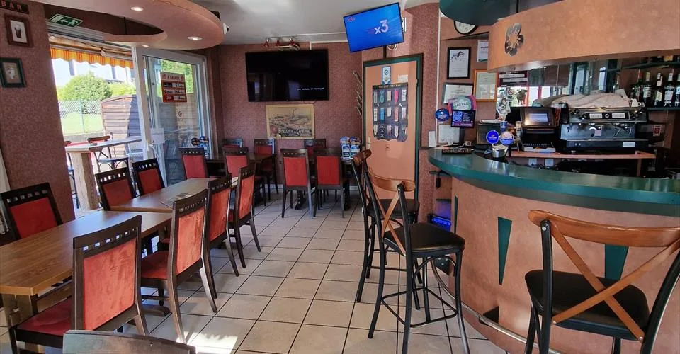 A VENDRE - Surface commerciale (café et épicerie)