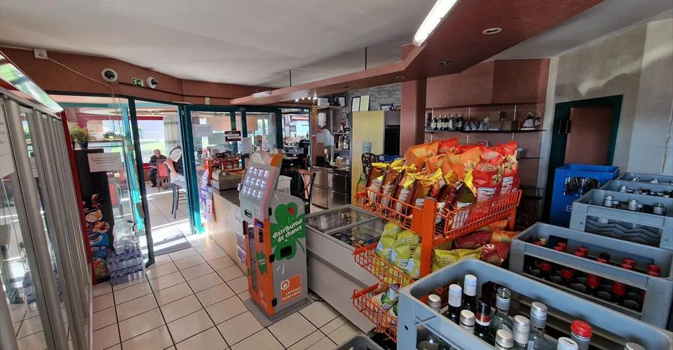 A VENDRE - Surface commerciale (café et épicerie)
