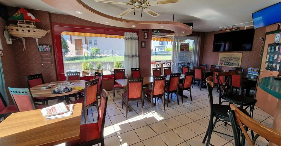A VENDRE - Surface commerciale (café et épicerie)