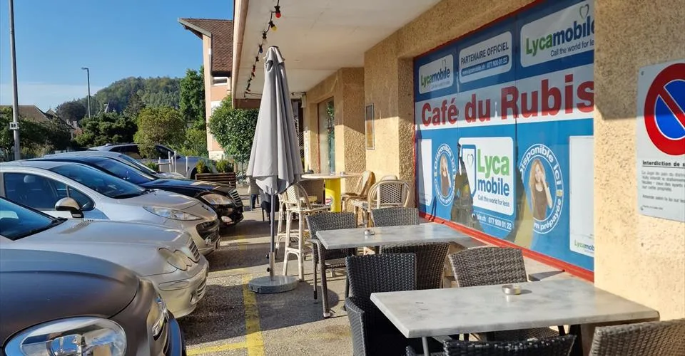 A VENDRE - Surface commerciale (café et épicerie)