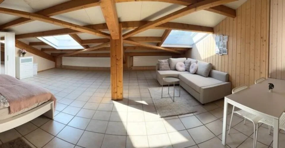 Immeuble avec restaurant, épicerie et chambres proche du lac