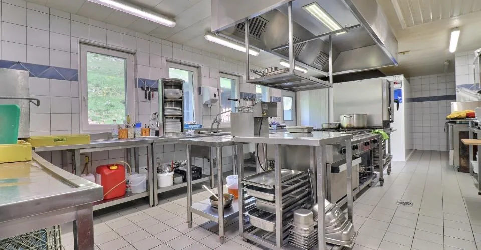 Immeuble avec restaurant et logements – Situation touristique à Vaulion