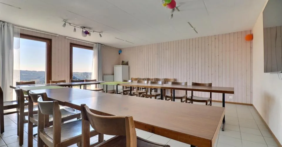 Immeuble avec restaurant et logements – Situation touristique à Vaulion