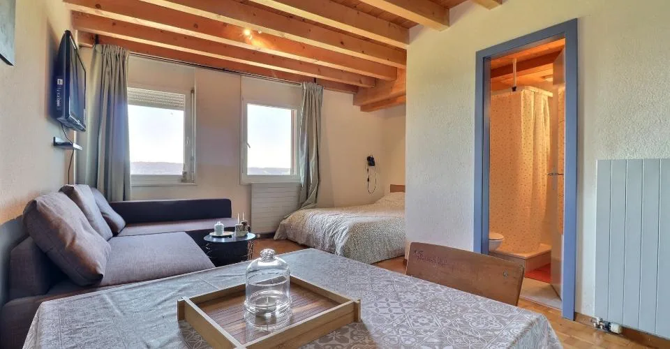 Immeuble avec restaurant et logements – Situation touristique à Vaulion