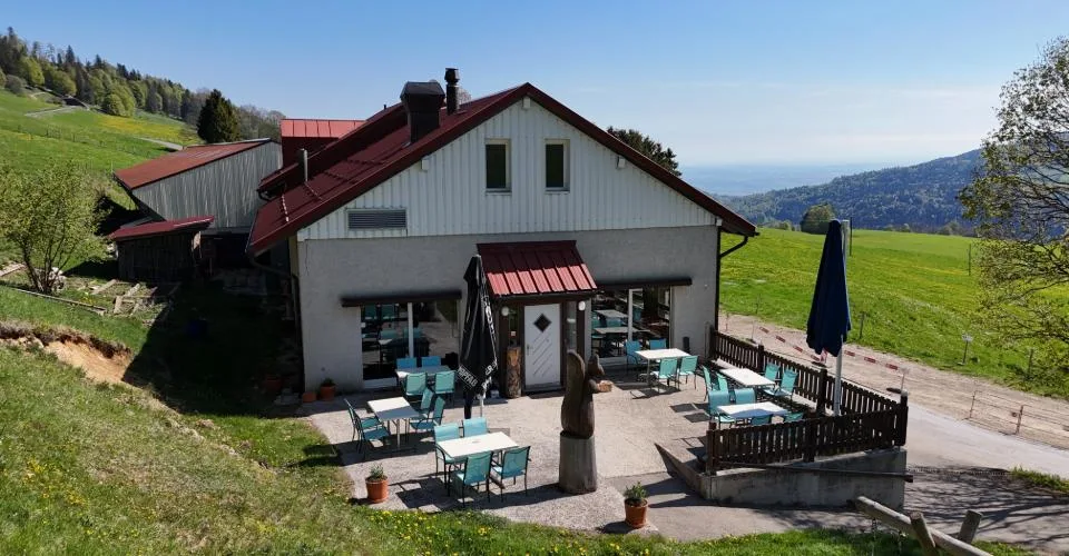 Immeuble avec restaurant et logements – Situation touristique à Vaulion