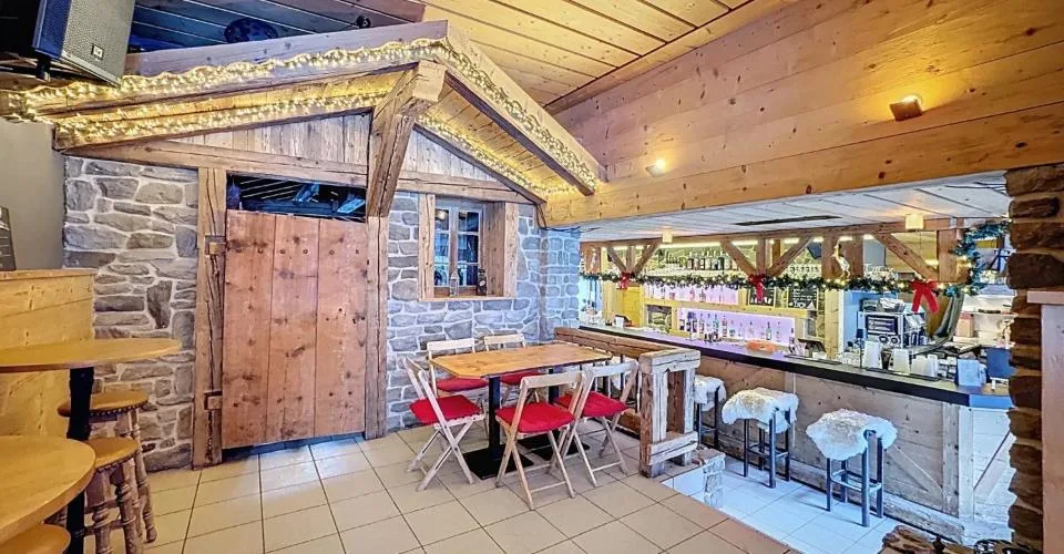 Café-bar - Restaurant ? Emplacement premium à Morgin
