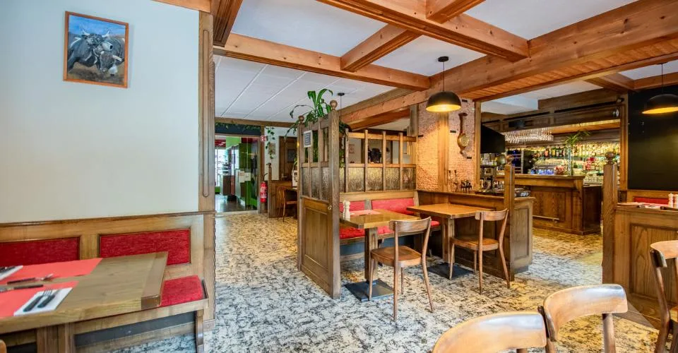 Immeuble mixte avec activités en cours – Le Châtelard (VS)