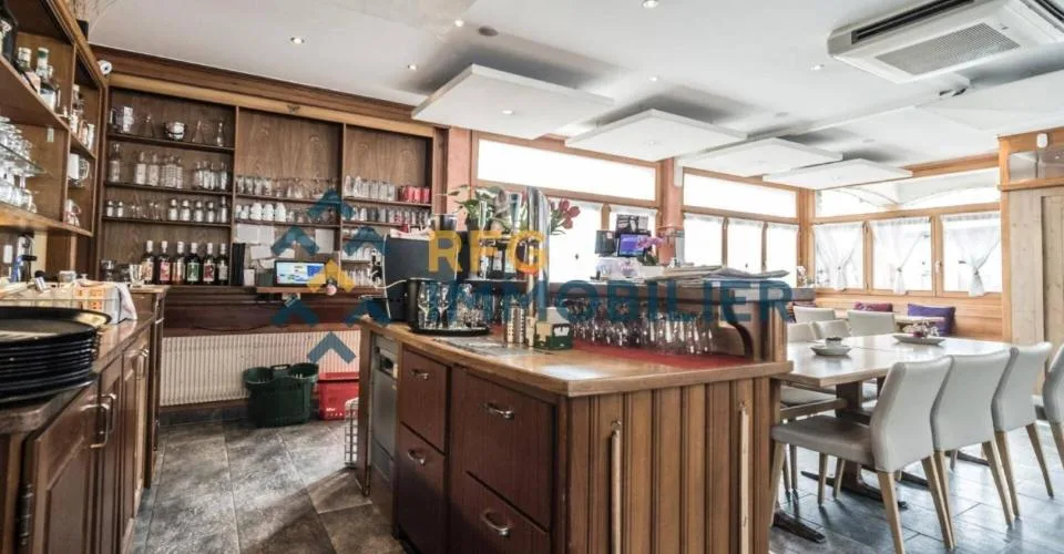 Restaurant 487.85 m2 à Sembrancher
