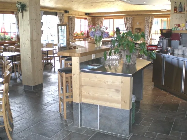 Restaurant "Le Virage" à Champoussin, au coeur des Portes-du-Soleil